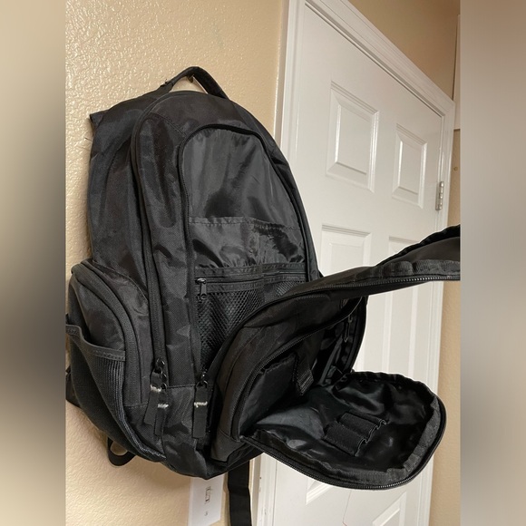 Targus Black Spacious Laptop Backpack Waist Strap - Picture 9 of 12